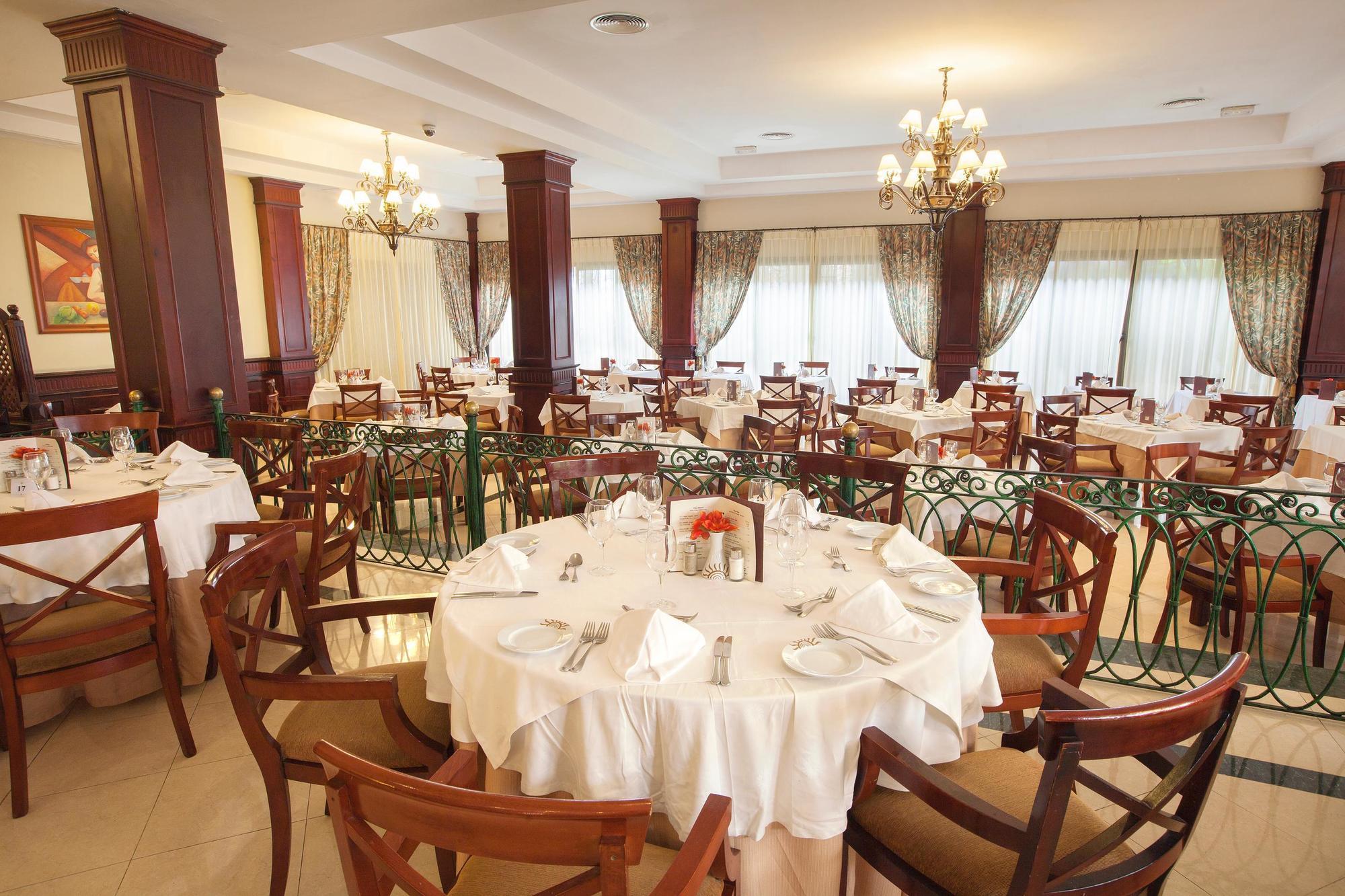 Bahia Principe Grand Bavaro Πούντα Κάνα Εξωτερικό φωτογραφία The restaurant at the hotel